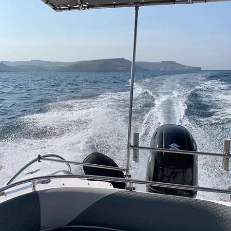 ספינת מלון Bluline21 Open Speedboat Private Charters